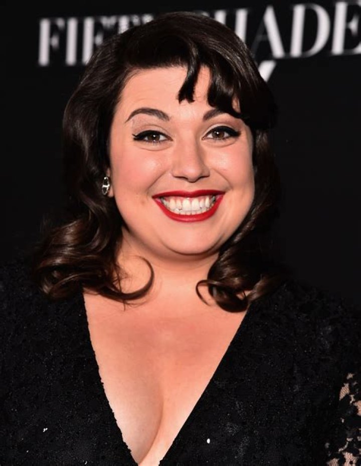 All About Jenny Zigrino | Net Worth, Relationship, Career
